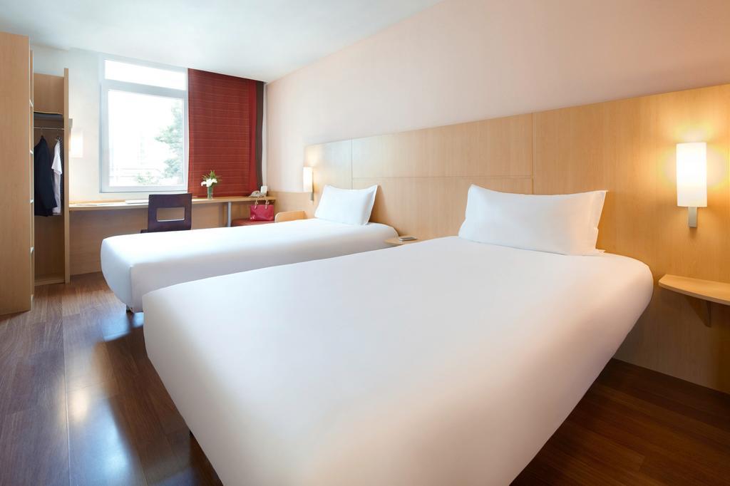 Ibis Chuzhou 1912 Hotel Екстериор снимка